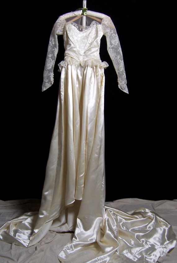New Price - 1940-50s White Wedding Gown/Lace/Satin