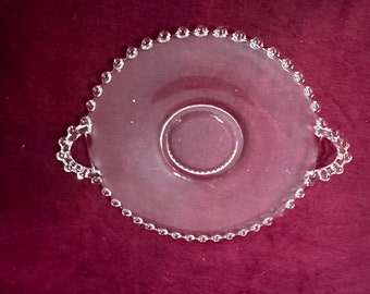 Assiette en verre impériale de l'Ohio, mèche de perles transparentes avec poignées