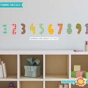 Modern Numbers Fabric Wall Calcomanías de Pared con Patrones en Arco Iris, Número calcomanías de 0 a 10, Reposicionable y Reutilizable por Sunny Decals