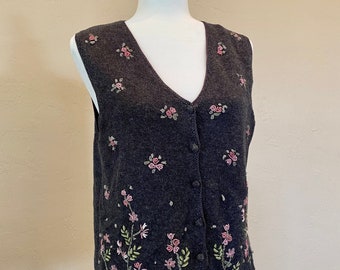 Vintage 90s Sweater Vest Embroidered Flowers Cottage Core Size Medium Classic Elements