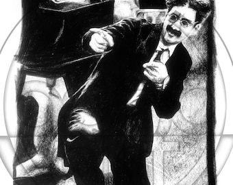 Può includere: Un'illustrazione in bianco e nero di un uomo in abito e cravatta, con baffi e occhiali, in piedi davanti a un pianoforte. Sta indicando con la mano destra e tiene una sigaretta nella mano sinistra.
