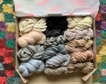 Neutral Yarn and fibre pack for weaving