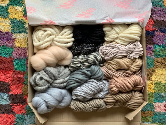 Pacco neutro di filati e fibre per tessitura Italia