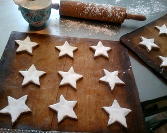 Zimtsterne (Cinnamon Stars)  - Spiced Almond cookies - dairy- and glutenfree