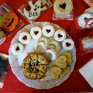5 Mini Linzer Torten Almond-Hazelnut tarts / 4 inch diameter image 1