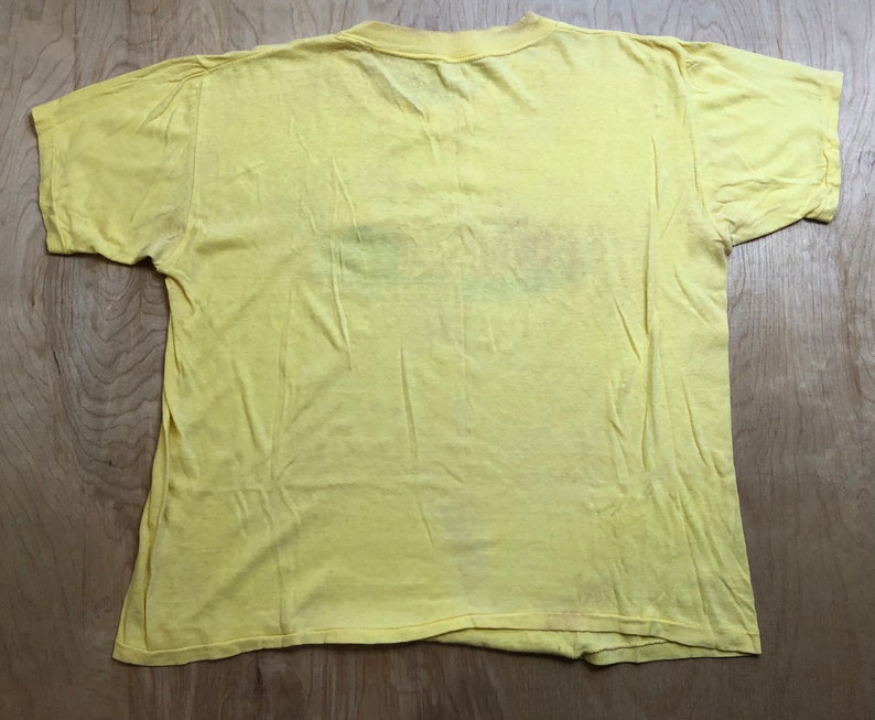 Vintage Poly Tees Hawaii Tshirt 70s 80s Yellow Parrot Ocean Landscape Cotton Shirt Size Large