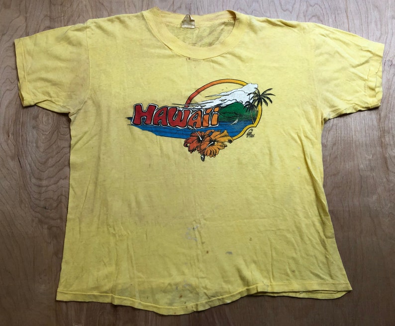 Vintage Poly Tees Hawaii Tshirt 70s 80s Yellow Parrot Ocean Landscape Cotton Shirt Size Large