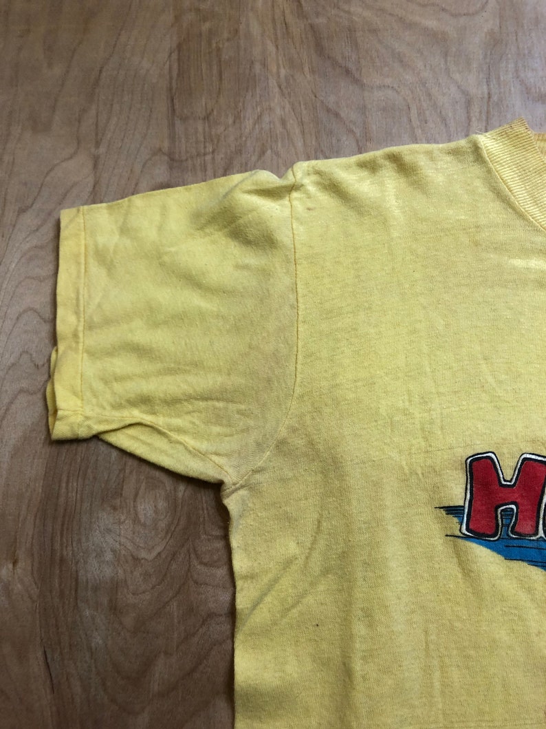Vintage Poly Tees Hawaii Tshirt 70s 80s Yellow Parrot Ocean Landscape Cotton Shirt Size Large