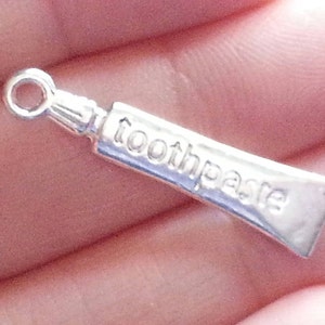 Toothpaste Charm , Toothpaste Tube Charm Colgantes, Silver Toothpaste Charm, Dentista, Higienista Dental, 3D, Amuletos al por mayor