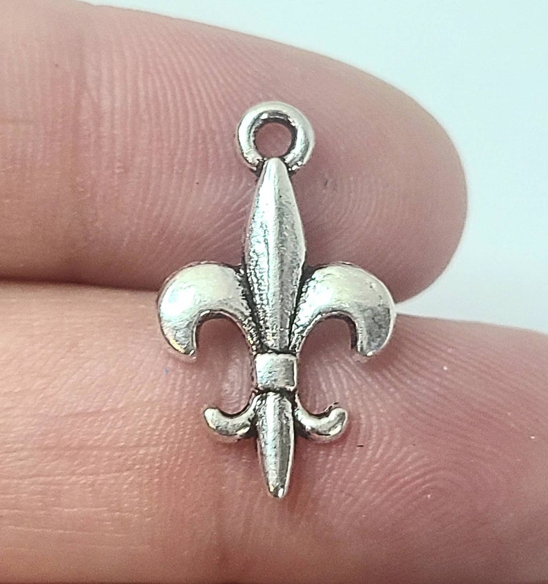 10, 20, or 50 Fleur de Lis Charms, Antique Silver, 19x12mm, Mardi Gras Charms image 1