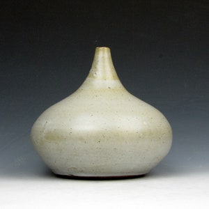 Teardrop Vase Vessel White Smooth 5.5 x 5.5 x 5.5 Goneaway Pottery V5956 image 4