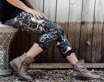 High Waisted Leggings, Workout Leggings, Yoga Activewear, Black & White Snake Print Leggings, Boho Leggings, 3/4 Tights For Women