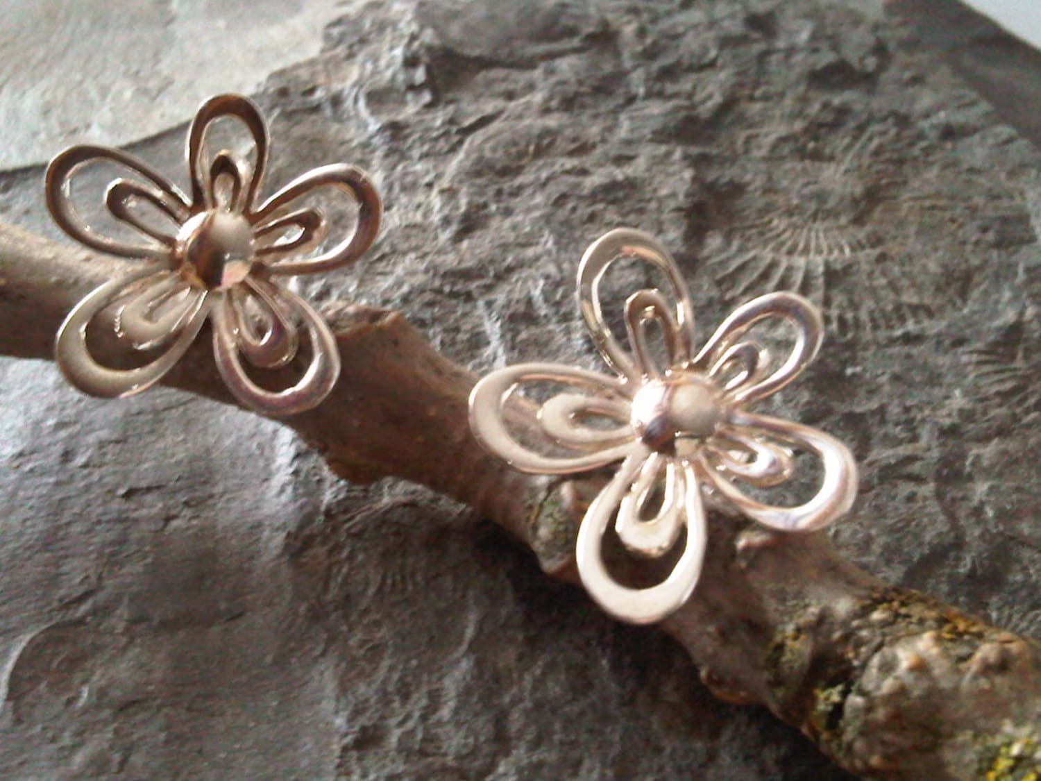 Daisy flower ear Studs Silver Flowers Studs - 925 sterling silver flower earrings - bridesmaid jewelry - wedding - valentine - bridal