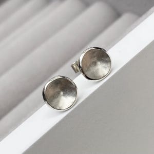 Handmade 9ct white gold 7mm disc petal stud earrings - Also available in 9ct yellow and 9ct rose gold
