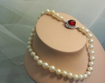 Vintage signed HATTIE CARNEGIE Faux Pearl Ruby Lucite Necklace