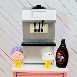 Máquina de helado en miniatura para casa de muñecas, máquina para hacer helados, mini jarabe de chocolate falso
