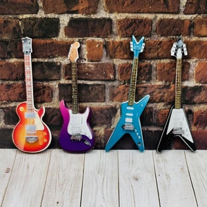 Elf Props Miniature Guitar Karaoke Miniature Music Scene Dollhouse Accessories Miniature Microphone