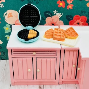 Elf Breakfast Miniature Waffle Machine Dollhouse Kitchen Pancakes