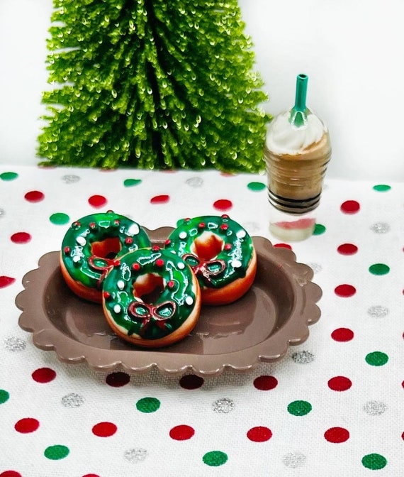 Christmas Donuts and Smoothie Coffee Latte Drinks Elf Prop Miniature  Dollhouse Accessories Kawaii Cabochons Dioramas 