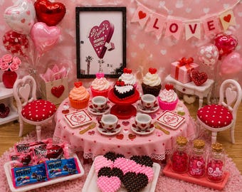 Dollhouse Valentine's Day, 1:12 Scale Miniatures, Mini Valentine Diorama