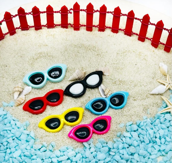 Miniature Sunglasses Fairy Garden Beach Theme Diorama  display picture 3