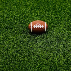 Accesorio de duende, balón de fútbol en miniatura, accesorios para casa de muñecas, artículos deportivos para manualidades, césped artificial
