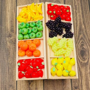 Espositore per frutta in miniatura per casa delle bambole, accessorio elfo, frutta in miniatura in resina, mele, limoni, uva