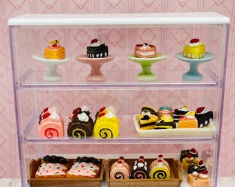 Mini Armoire à Gâteaux Pour Maison De Poupée - Vitrine Rose Miniature ABS - Déco Boulangerie Jouet 13.5x13x6.5 Cm