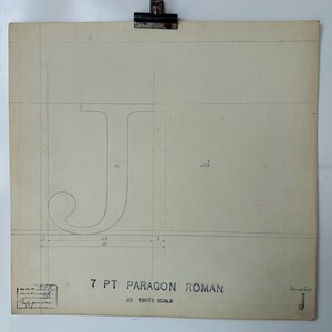 Desenho original de um Linotype Master recuperado da fundição de linótipos em Manchester, Inglaterra. Letra maiúscula J do Paragon Roman.