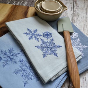 Pano de prato de renda em floco de neve, toalha tingida à mão, presente de inverno - decoração de cozinha sazonal - pano de prato de neve - pano de prato de cozinha