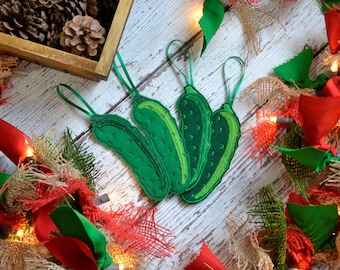 Adorno de fieltro de pepinillo, bordado, adorno de pepinillo, pepinillo verde, adorno bordado en fieltro, regalo de elefante blanco, adorno tradicional
