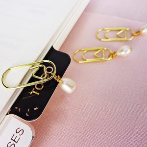 Echte Süßwasserperle mit goldener Herz Büroklammer, Planer Anhänger, kleines Lesezeichen, Seitenmerker, Maschenmarkierer