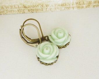 hanging roses - earrings - romantic earrings with flowers in mint - vintage earrings in bronze with flowers cabochons