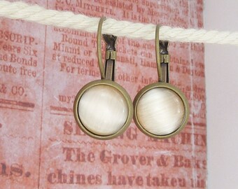 bronze cabochon earrings • nude cateye • apricot / gifts for her / small gift / vintage earrings / vintage jewelry / Cabochon jewelry