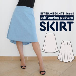 Puede incluir: Se muestra una falda azul claro, con la palabra "SKIRT" en letras grandes de color azul oscuro. El texto "INTERMEDIATE level pdf sewing pattern" está encima de la palabra "SKIRT". También se muestran dos ilustraciones de patrones de falda.