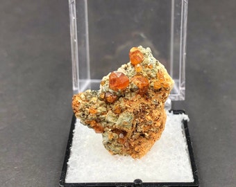 Spessartine Garnets Muscovite Mica Mini Crystal Terminated Thumbnail Mineral Specimen Rocks and Minerals Tongbei *Closed* Fujian China