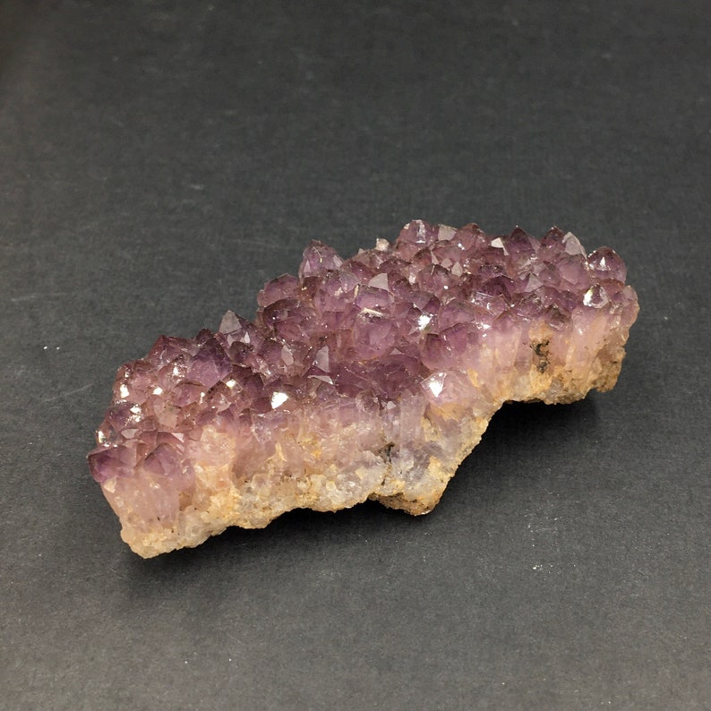 Amethyst Pinkish Purple Dusty Rose Purple Quartz Crystal Cluster Matrix Rocks and Minerals Mineral Specimen Alacam Mine Türkei Bild 5