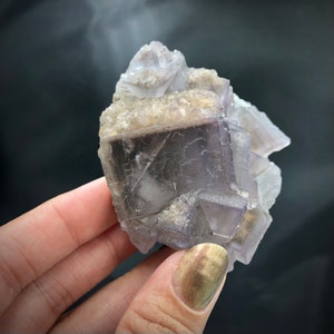 Fluorit Lila Grau Würfel Quarz Kristalle auf Matrix Cluster Rocks and Minerals Mineral Specimen Loralai Pakistan FLUO11