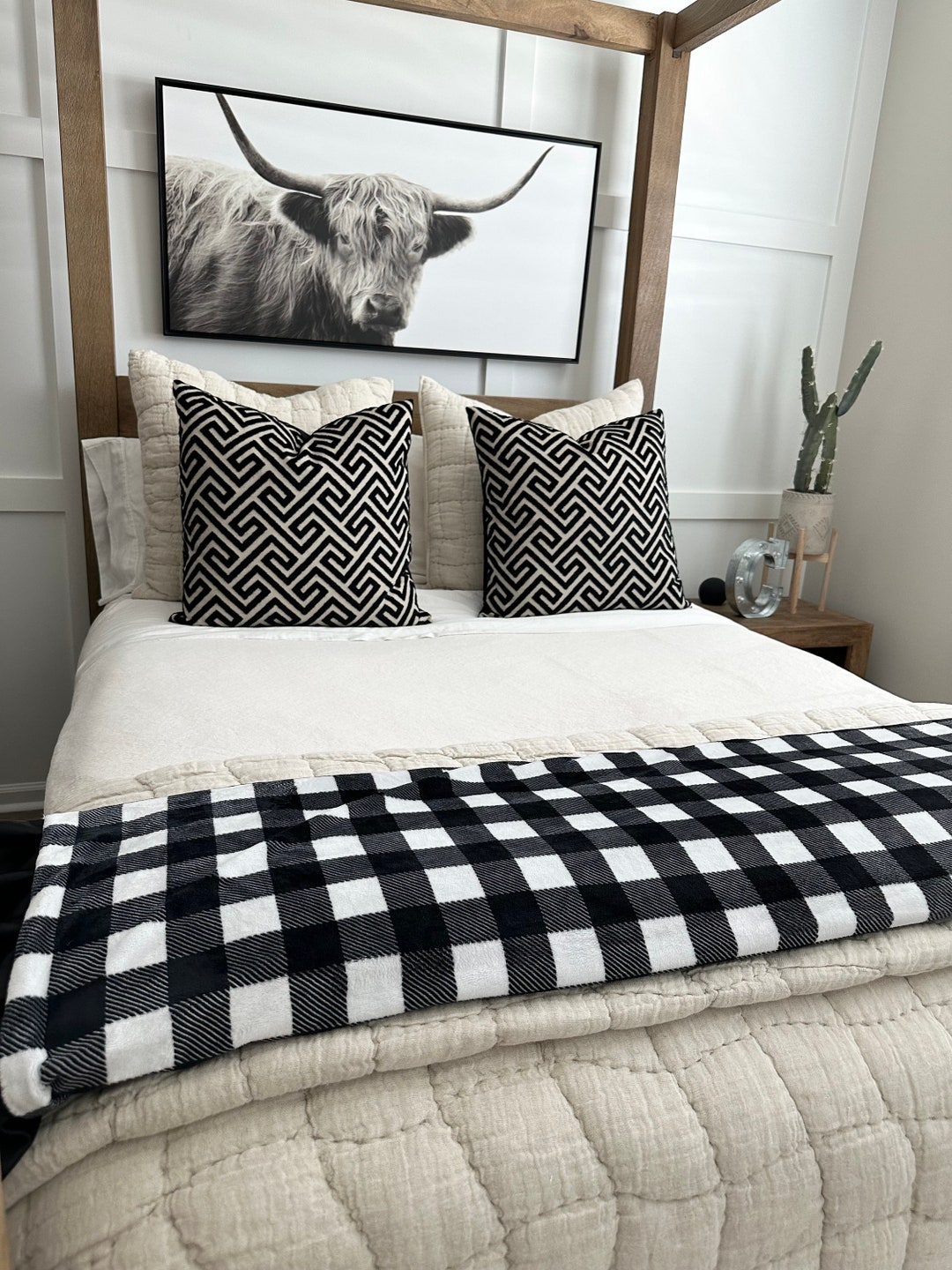 Buffalo Check Throw Blanket – Cozy Warmth for Home & Outdoor Use