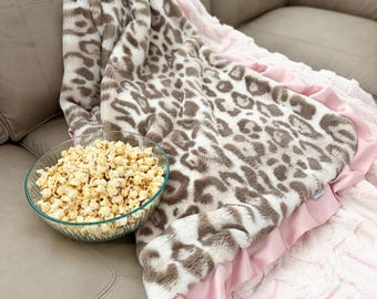 Dorm Room Decor Leopard Print Minky Blanket Pink Satin Blanket Luxury Adult Soft Plush Throw Blanket Cozy Pink Cheetah Blanket Gift for Her
