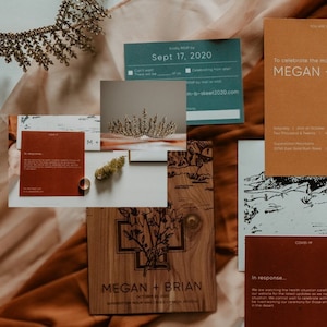 Invitations de mariage en bois / Invitations non traditionnelles / Cartes d’invitation naturelles / Ensembles d’invitation en bois / Invitations de mariage rustique /