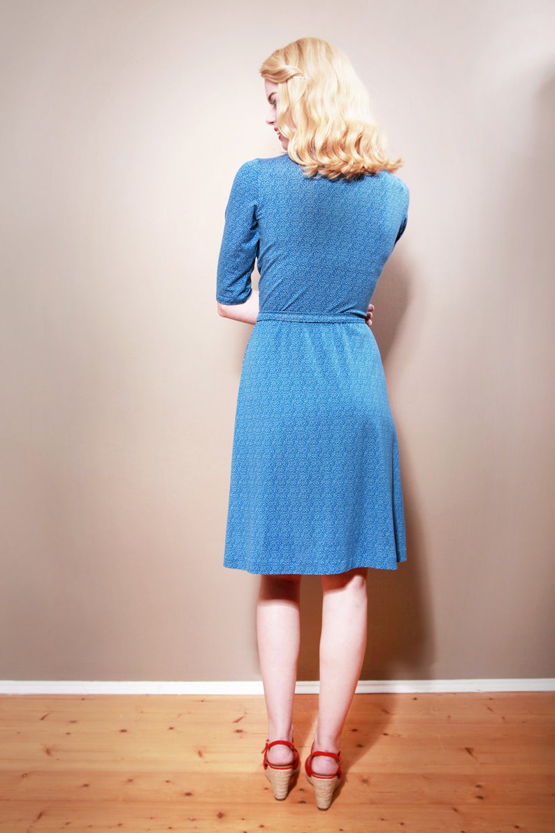 Patterned dress Julieta in winding optics blue-white image 4