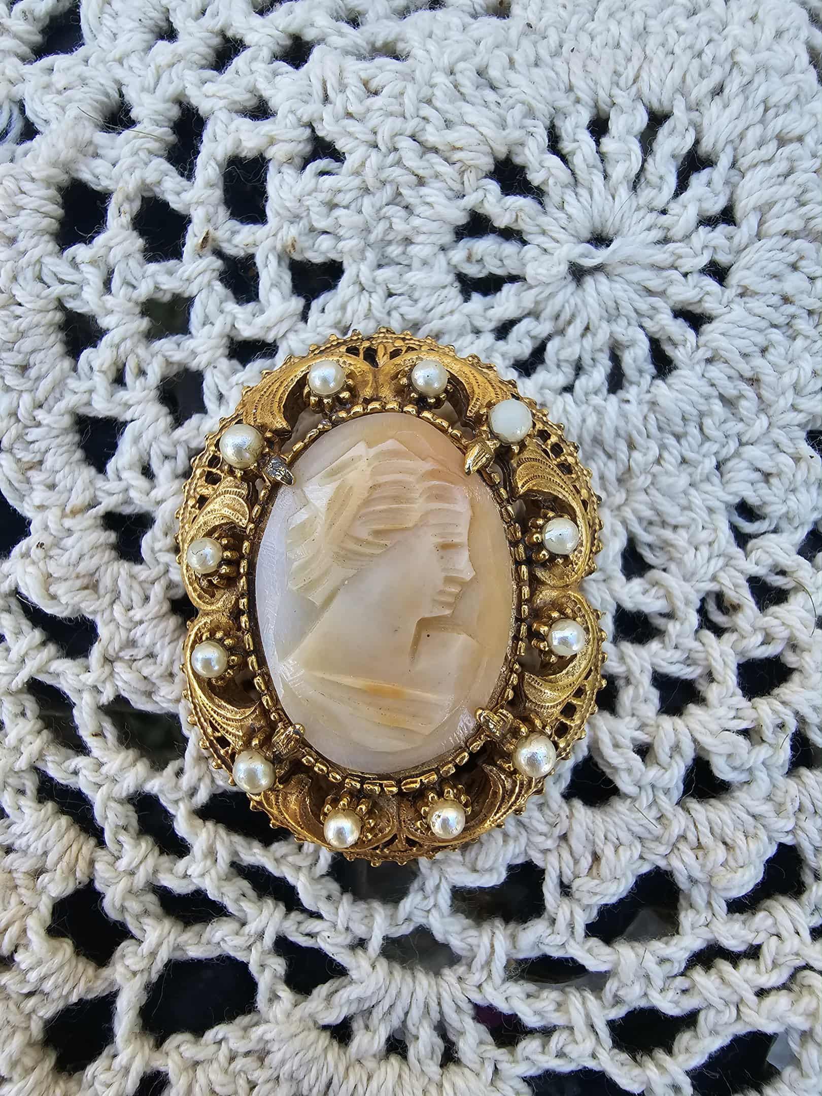 Vintage Cameo Florenza Pin Brooch and Pendant Cream and Peach
