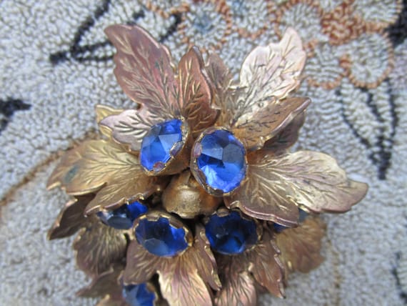 Vintage Metal Leaf Dangle Brooch - 1940's Dangle … - image 8