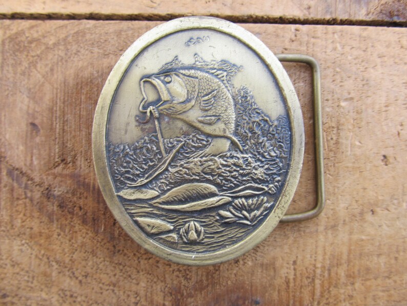 BIG MOUTH BASS FISH SILVERTONE BELT BUCKLE MADE IN U.S.A