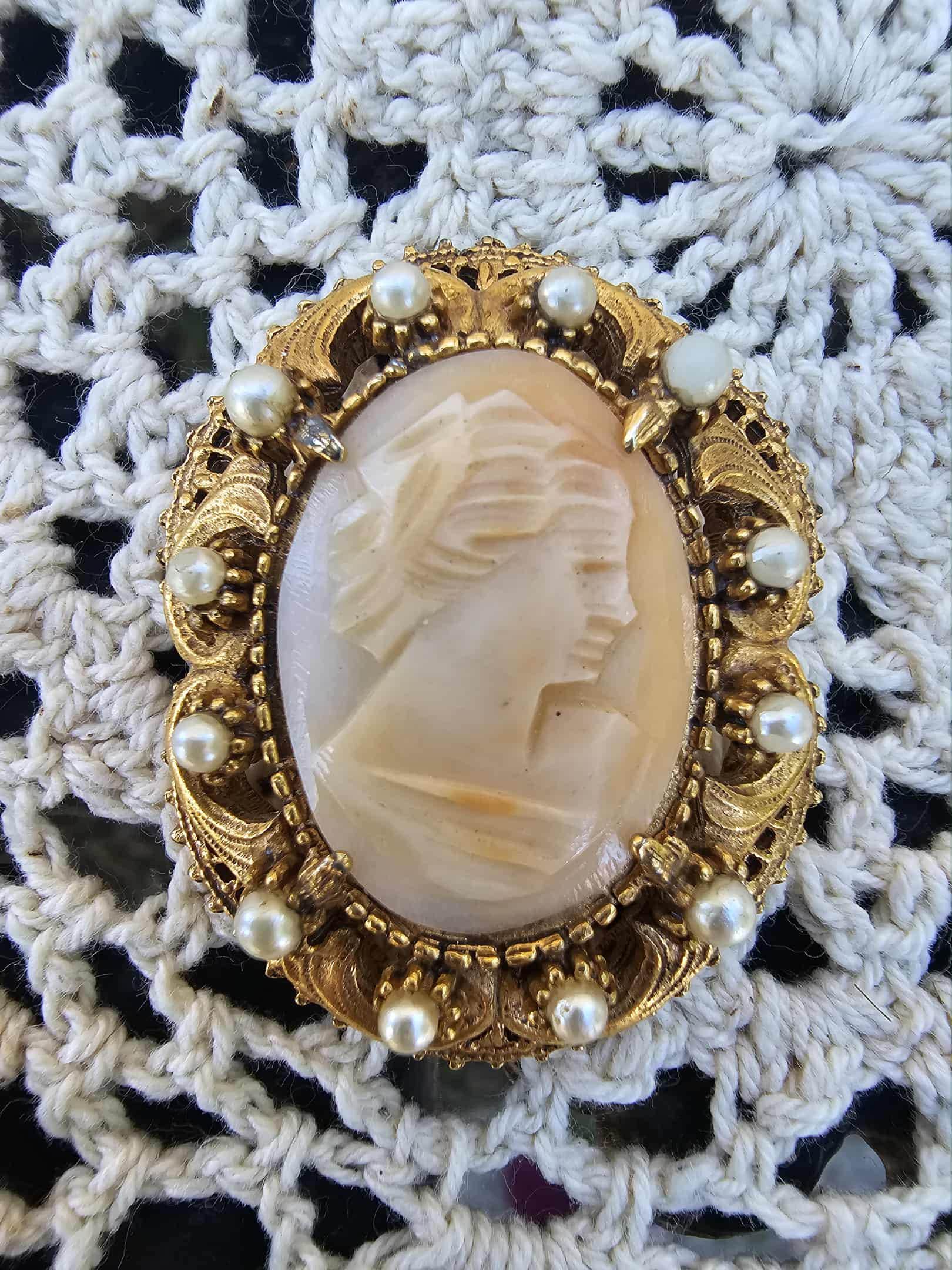 Vintage Cameo Florenza Pin Brooch and Pendant Cream and Peach