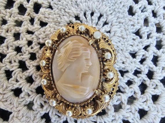 Vintage Cameo Florenza Pin Brooch and Pendant Cream and Peach