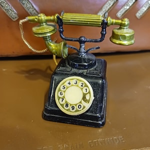 Vintage Metal Telephone Pencil sharpener