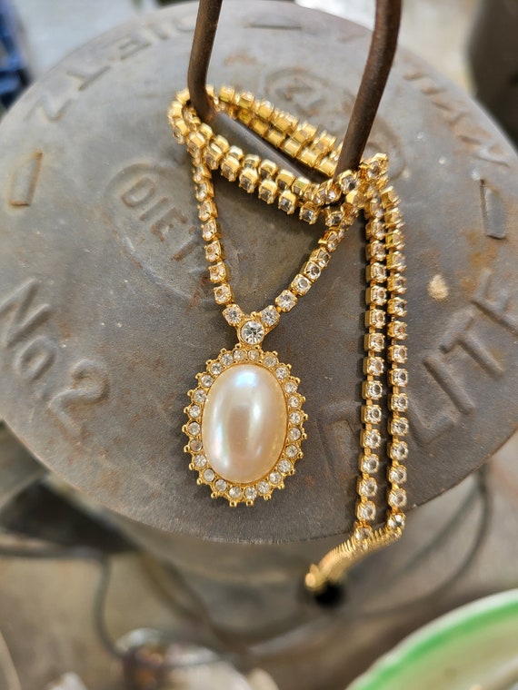 Monet Faux Pearl Gold and Rhinestone Necklace Cab… - image 1