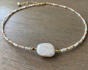Two tone Moonstone Minimal delicate gemstone and Large pearl short necklace, gifts for friends and love one. Layer fashion.